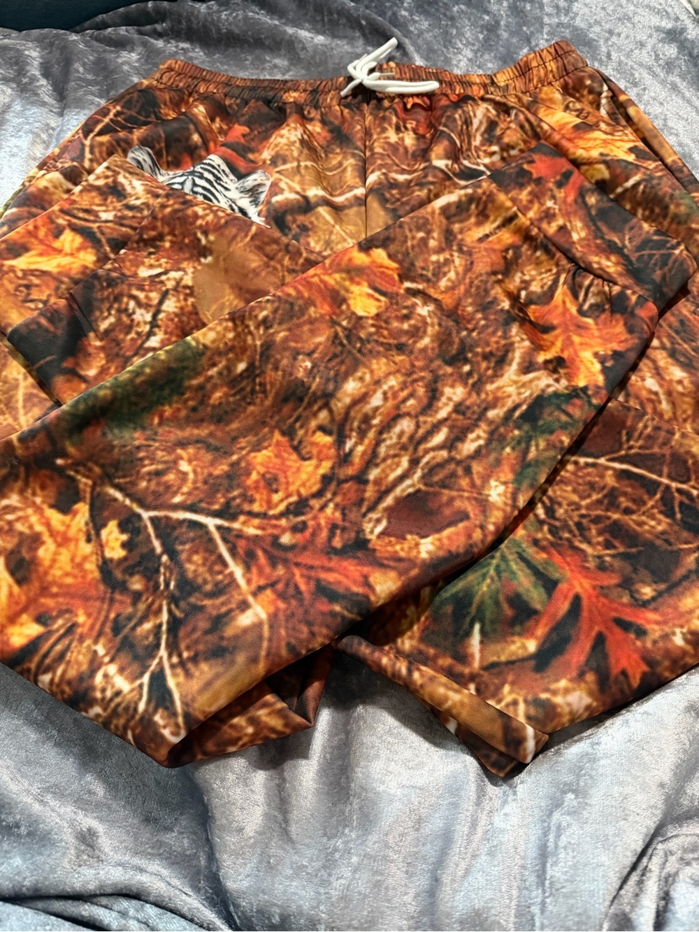Men's Autumn Camo with WhiteTiger Drawstring Pants - Brown Leaf Print